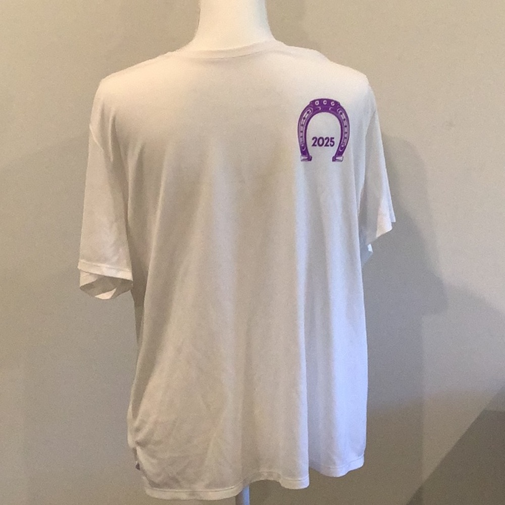 A white tee shirt
